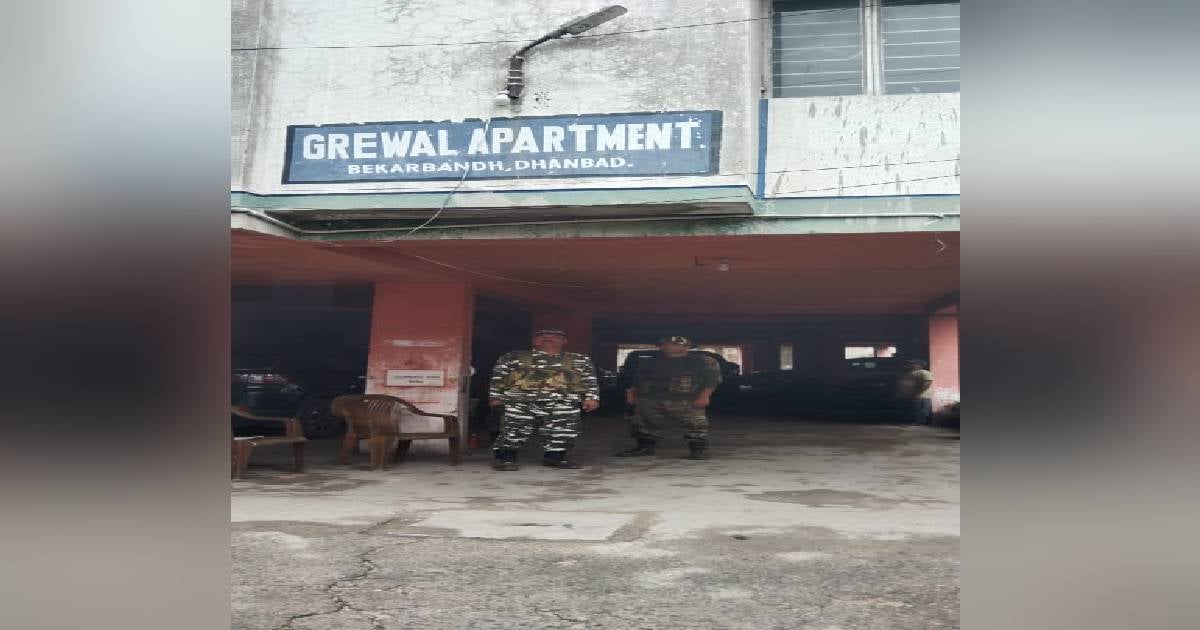 धनबाद में बुधवार को हुई दो बड़ी छापेमारी, ED शराब कारोबारियों तक पहुंची तो बिहार पुलिस बालू कारोबारियों को खोजती रही