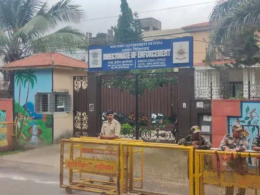अब कोर्ट में  निपटेंगे हेमंत! नहीं पहुंचे ईडी  दफ्तर, पुलिस छावनी में तब्दील हुआ एयरपोर्ट रोड