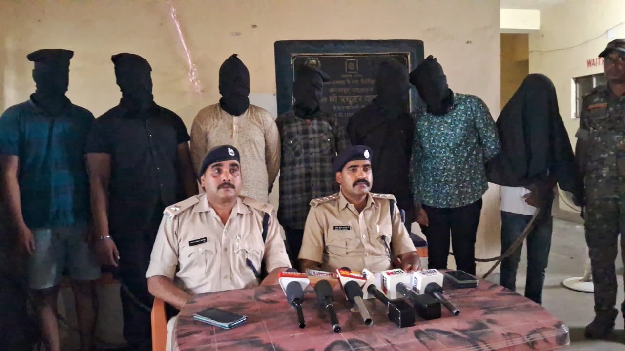 DHANBAD: देखिये लालच ने कैसे फर्जी  विजिलेंस अधिकारियों को चढ़वा दिया पुलिस के हत्थे