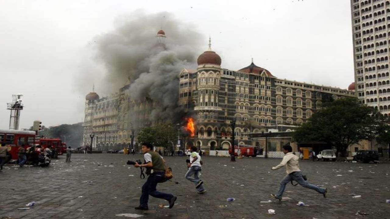 26/11 मुंबई हमले की 13वीं बरसी मना रहा है देश, 50 से ज्यादा लोगों की हुई थी मौत, 100 से अधिक हुए थे घायल