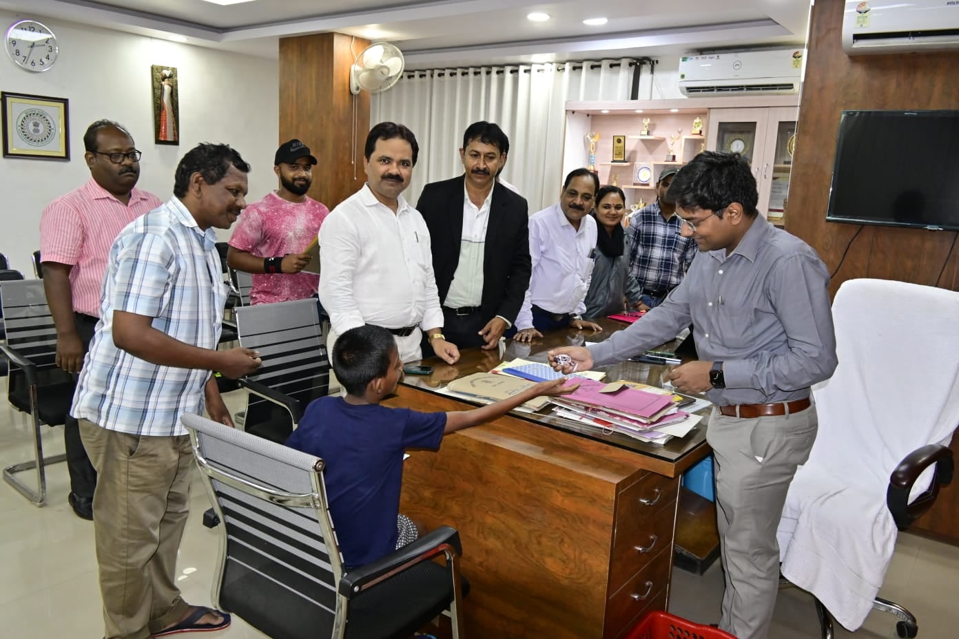 आधार के सहारे परिजनों से मिला पंजाब का मूक बधिर बालक, बाल कल्याण समिति के प्रयास की हो रही है तारीफ