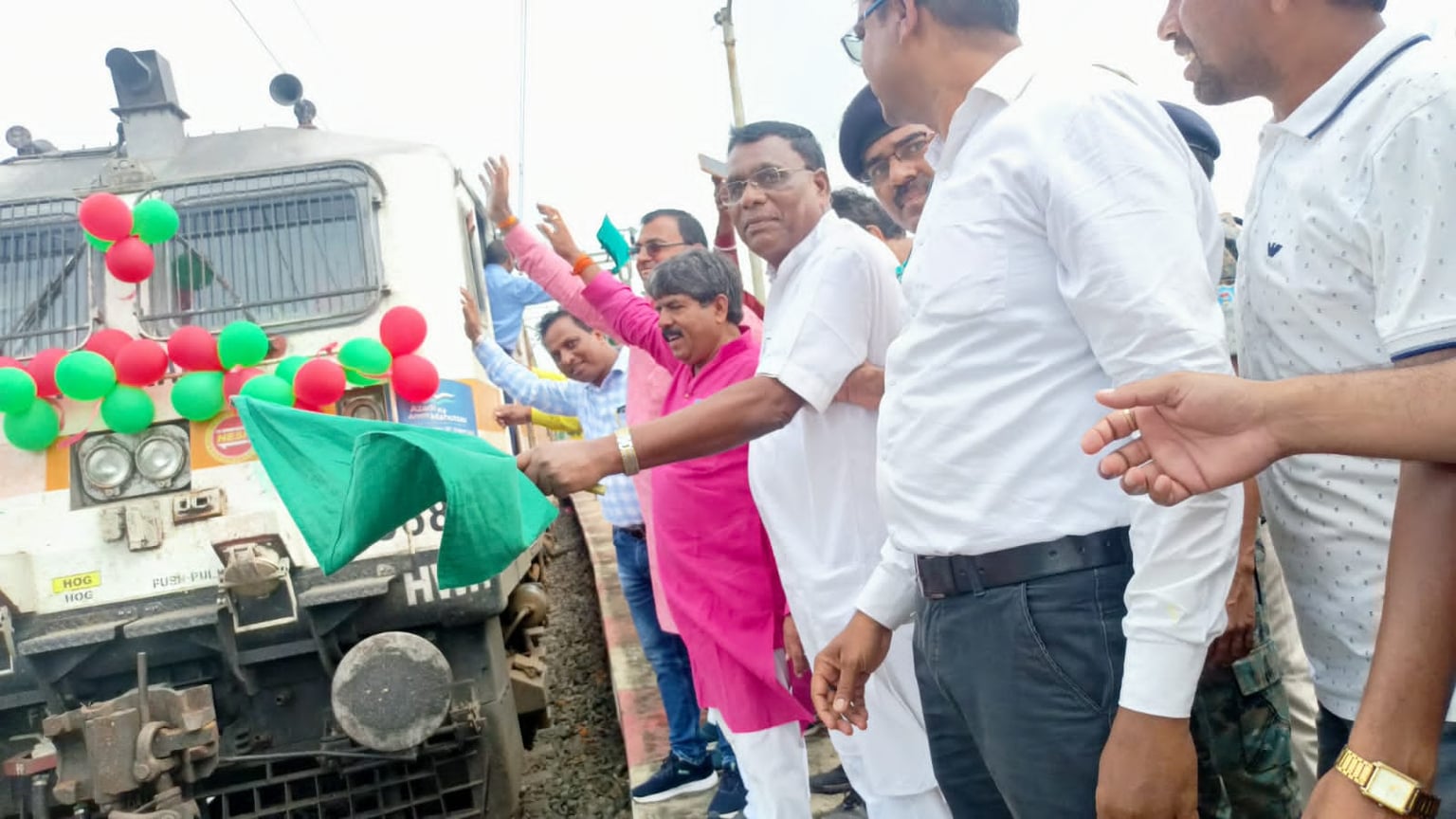 हजारीबाग रोड स्टेशन पर अजमेर सियालदाह एक्सप्रेस का ठहराव शुरू, जानें लोगों को कैसे मिलेगी सुविधा