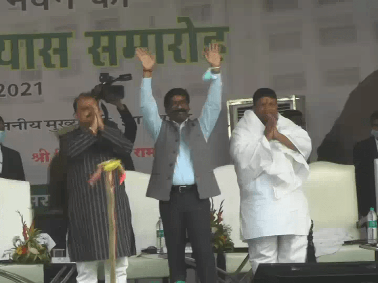 सीएम गढ़वा दौरे पर,  54  करोड़ की लागत से बनने वाले समाहरणालय के नए भवन का किया शिलान्यास