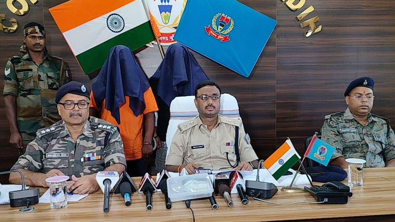 गिरिडीह में डस्टर गाड़ी से 40 किलो गांजा बरामद, दो तस्कर गिरफ्तार