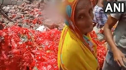 पश्चिम बंगाल में पटाखा फैक्ट्री में जबरदस्त विस्फोट, 7 लोगों की मौत, कई घर भी उड़े