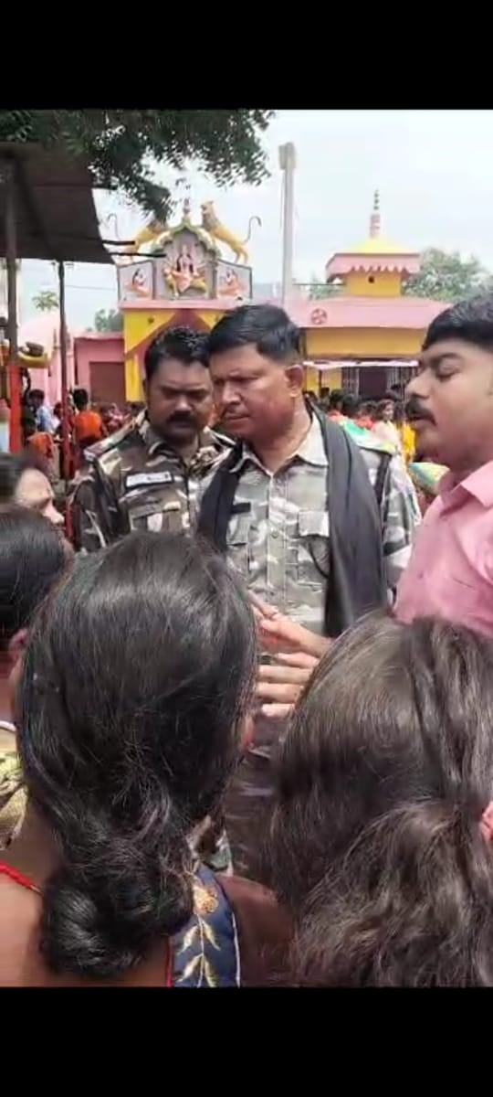 झारखंडधाम मंदिर के पुजारी पर लगा चोरी का आरोप, शिवभक्तों ने किया हंगामा, पुलिस ने संभाले हालात