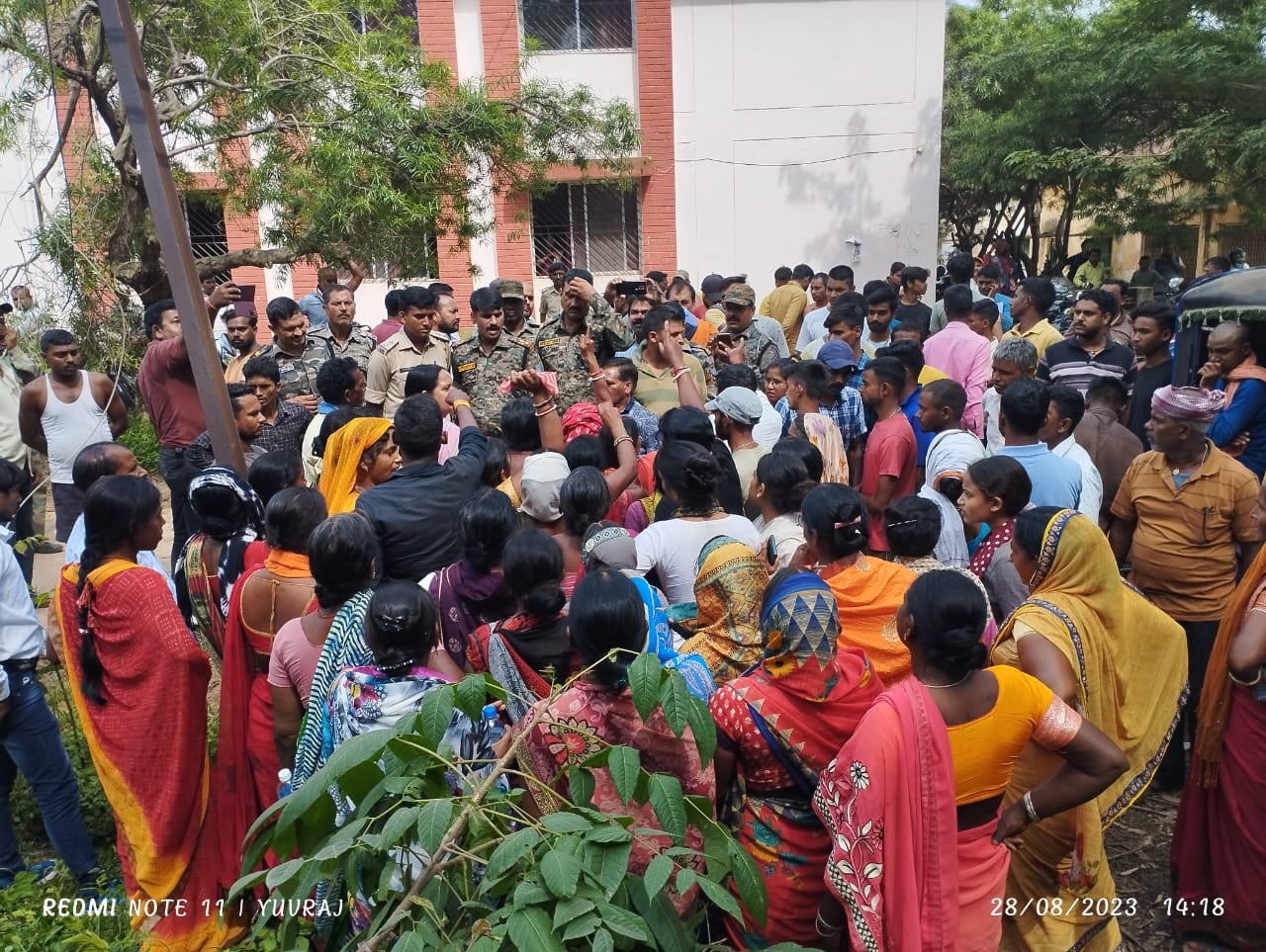 शिक्षक या जल्लाद! अनुपस्थित होने पर छात्रा को पीटा,घर आने के बाद छात्रा ने जहर खा कर दे दी जान