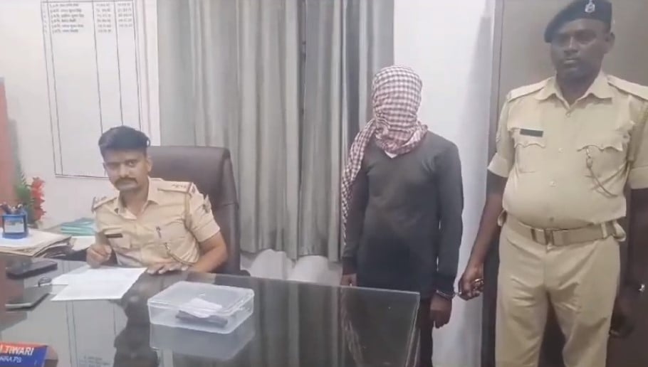 जेपीसी और टीएसपीसी नक्सली संगठन का पूर्व सदस्य गिरफ्तार, घर से कई अवैध हथियार बरामद