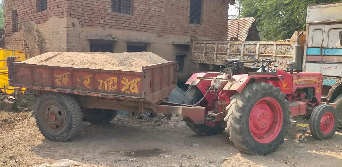 बालू लदे ट्रैक्टर ने राहगीर को मारी टक्कर, मौत