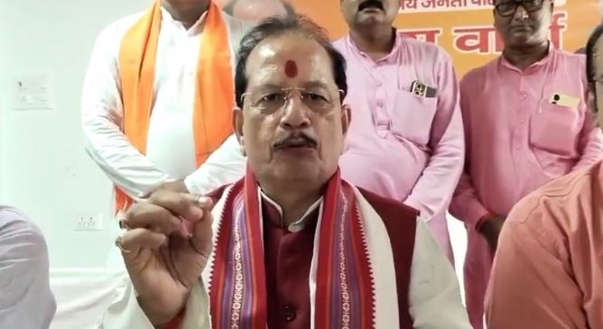 बगहा उपद्रव मामले पर विजय कुमार सिन्हा का पलटवार, कहा विशेष समुदाय के लोगों का मनोबल बढ़ा रही है महागठबंधन की सरकार