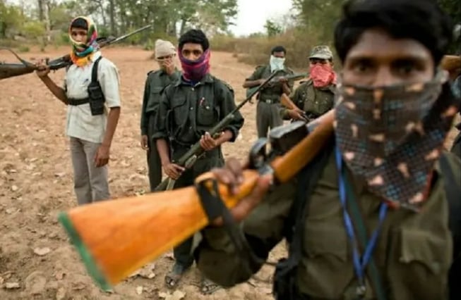 5 लाख लेवी के साथ दो माओवादी नक्सली गिरफ्तार, जानें इनामी नक्सली नितेश यादव से कैसे जुड़ा है मामले का तार