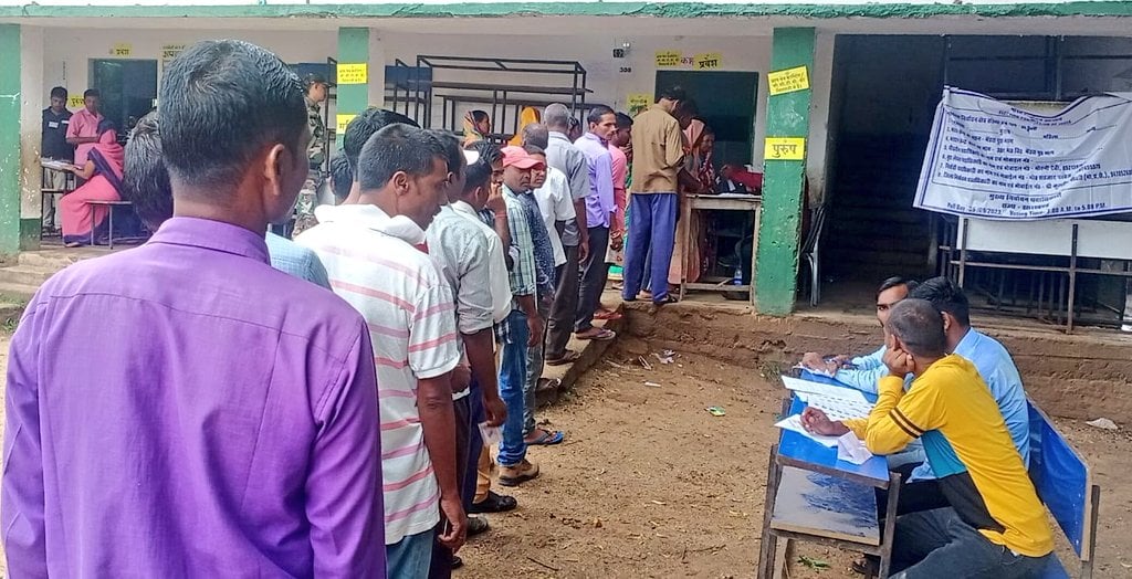 डुमरी उपचुनाव: 373 केंद्रों पर शांतिपूर्ण मतदान शुरू,मतदाताओं में उत्साह