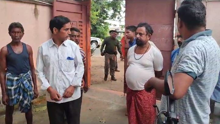 दुमका में चोर दिन दहाड़े चोरी की घटना को दे रहे अंजाम, घर से 20 लाख के जेवरात लेकर हुए फरार, जांच में जुटी पुलिस