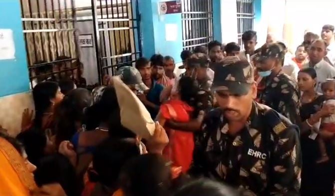 अस्पताल परिसर बना रणभूमि का मैदान, गार्ड ने एक मरीज की जमकर की पिटाई, जानिए पूरा मामला