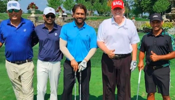 अमेरिका में छा गए माही, पूर्व अमेरिकी राष्ट्रपति डोनाल्ड ट्रंप के साथ धोनी ने खेला गोल्फ, जीत लिया सभी का दिल