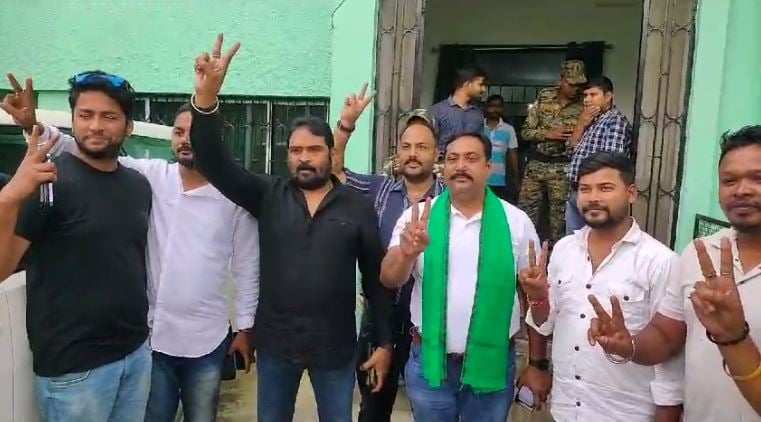 डुमरी की जनता ने कहा TIGER ज़िंदा है, जश्न में डूबा I.N.D.I.A गठबंधन