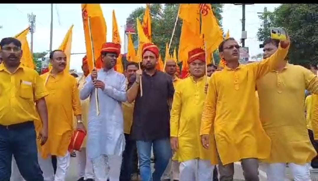 जमशेदपुर: गणीनाथ ‌मंदिर के 50 वर्ष पूरे होने पर मनाई गई स्वर्ण जयंती,  निकाली गई शोभा यात्रा