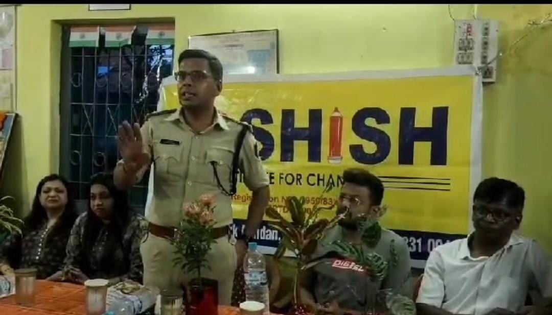 जानें झारखंड के किस जिले में युवाओं की दोस्त बन पुलिस कर रही है नेक काम, संवार रही है कई जिंदगी