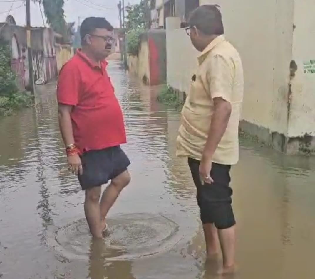बारिश में डूबा कोयलांचल! जब शहर की बिगड़ी सूरत, तो लबालब पानी में उतरे विधायक जी, पढ़ें विस्तार से
