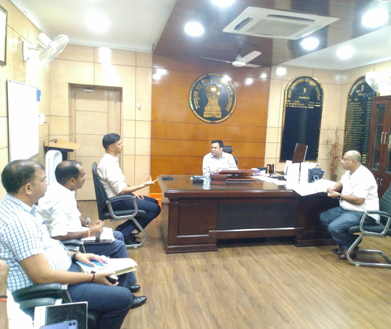 Action against crime :धनबाद जेल में अब अपराधियों पर कसेगा शिकंजा, फ़ोन पहुंचाने वाले नपेंगे