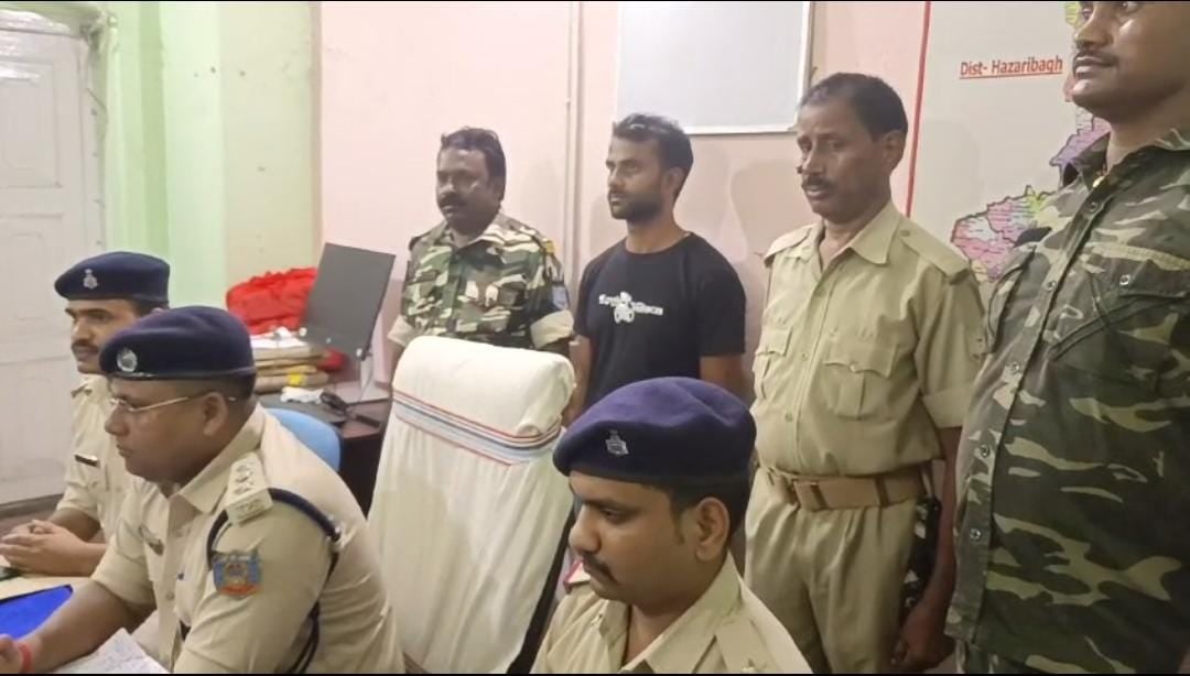 गिरीडीह:फर्जी फेसबुक आईडी से दोस्ती और महिलाओं का शोषण युवक को पड़ा भारी, जानें पुलिस ने गिरफ्तारी के बाद क्या किया हश्र