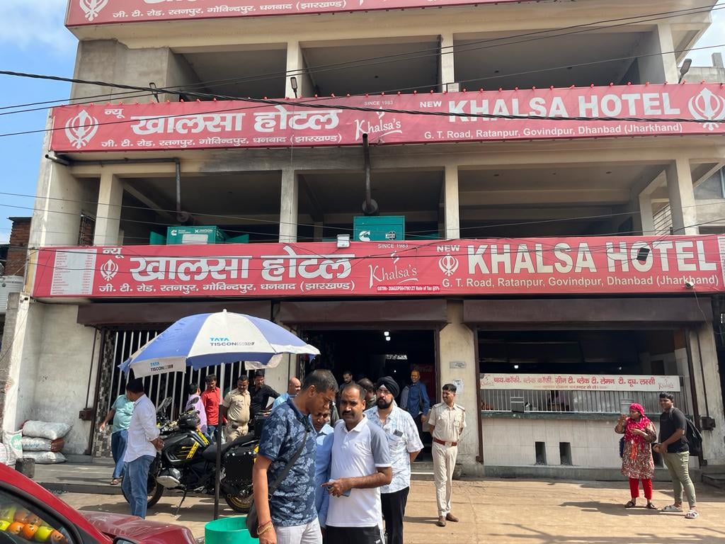 BREAKING: रंगदारी के लिए गोविंदपुर के खालसा होटल के गेट पर अपराधियों ने की बमबाजी, जानिए पूरा मामला