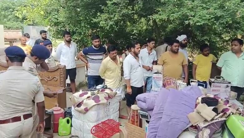 निलेश मुखिया हत्याकांड में बड़ा एक्शन, आरोपियों के घर कुर्की जब्ती करने पहुंची पुलिस