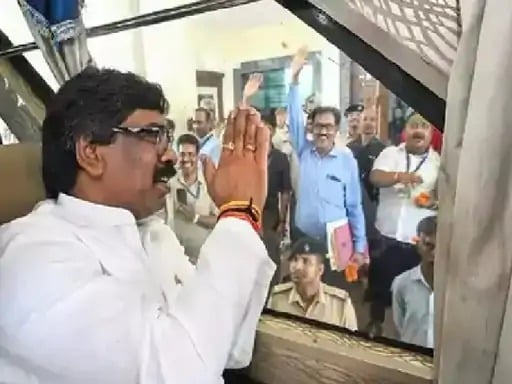 जमीन घोटाला मामला- सीएम हेमंत के वकील की तबीयत बिगड़ी, सुप्रीम कोर्ट में टल सकती है आज की सुनवाई