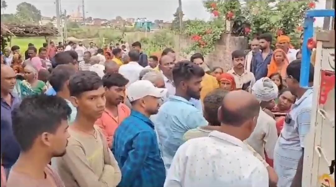 हैवानियत की हद! सनकी पति ने पत्नी को आग में झोंका, बचाने गई मां भी झुलसी, जानें घटना की वजह