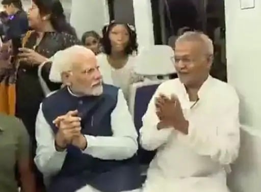 दरभंगा एम्स पर फिर से शुरु हुई राजनीति! मेट्रो सफर के दौरान रिटार्यड टीचर ने पीएम मोदी से लगायी निर्माण की गुहार