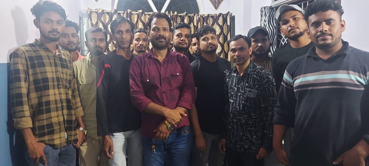 अपने कुनबे को बढ़ाने में लगी AIMIM , विभिन्न पार्टी को छोड़ दर्जनों कार्यकर्ता ने थामा ओवेसी की पार्टी का दामन