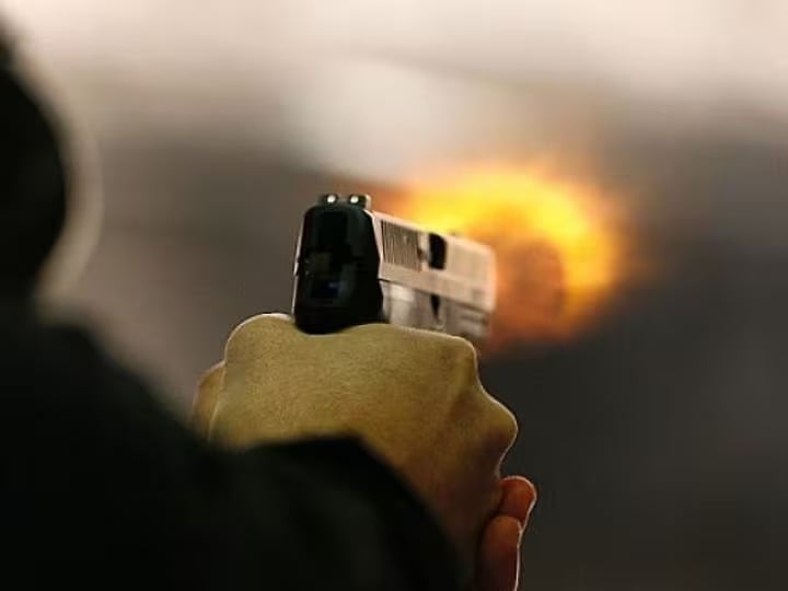 जेल से छूटे आरोपी ने की फायरिंग, एक घायल, जांच में जुटी पुलिस