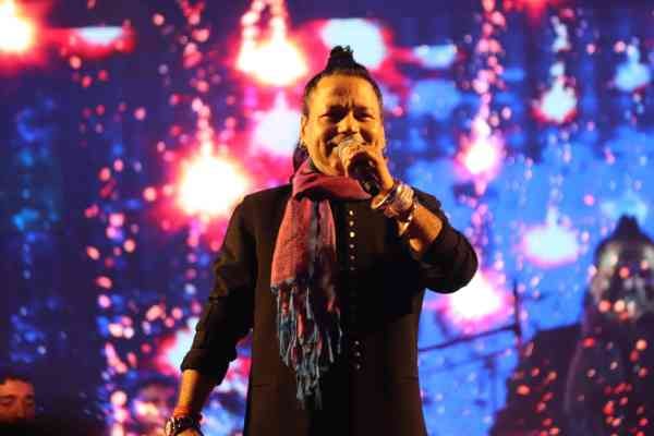 दो दिनों तक दो कलाकारों के कलाकारी से धन्य हुई धनबाद की "माटी", लोगों ने सुर और साहित्य का उठाया आनंद