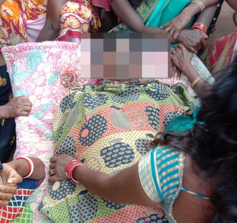 देवघर: करमा पर्व के लिए फूल तोड़ने गए व्यक्ति की मौत,गांव में पसरा मातम