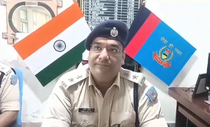 जामताड़ा: पैसे की बारिश कराकर ठगी करनेवाले ढोंगी बाबा गिरफ्तार, जानिए कैसे लोगों को लगाता था चूना