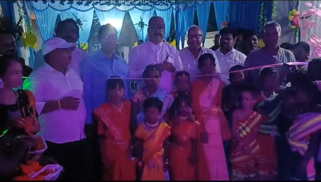 सिंदरी में हुआ भव्य कार्यक्रम, प्रकृति से जुड़ने का भी सन्देश देता है करमा का त्यौहार