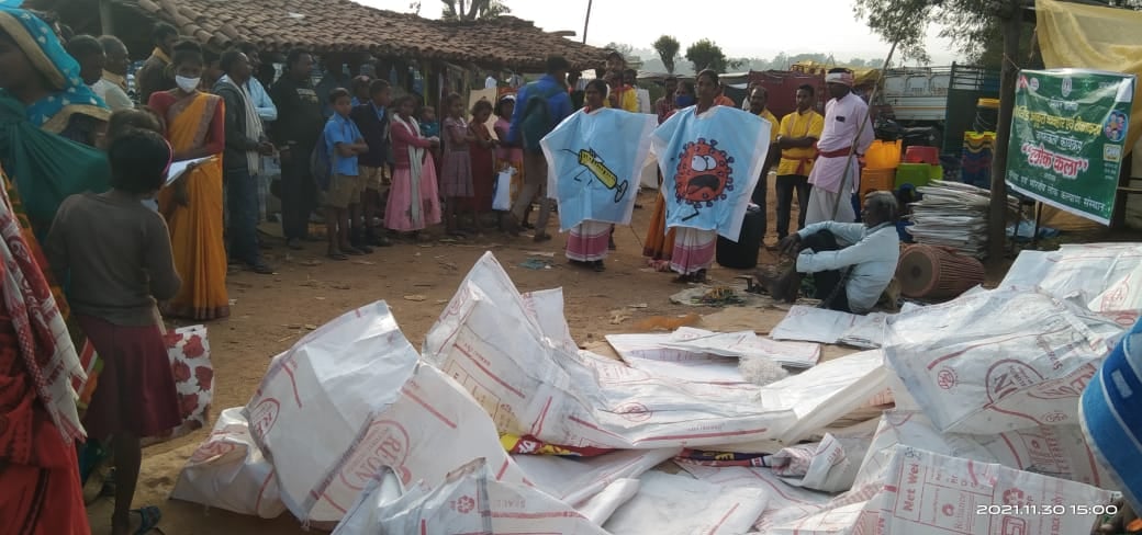 नुक्कड़ नाटक के जरिए दिया संदेश, सावधान! खतरा अभी टला नहीं