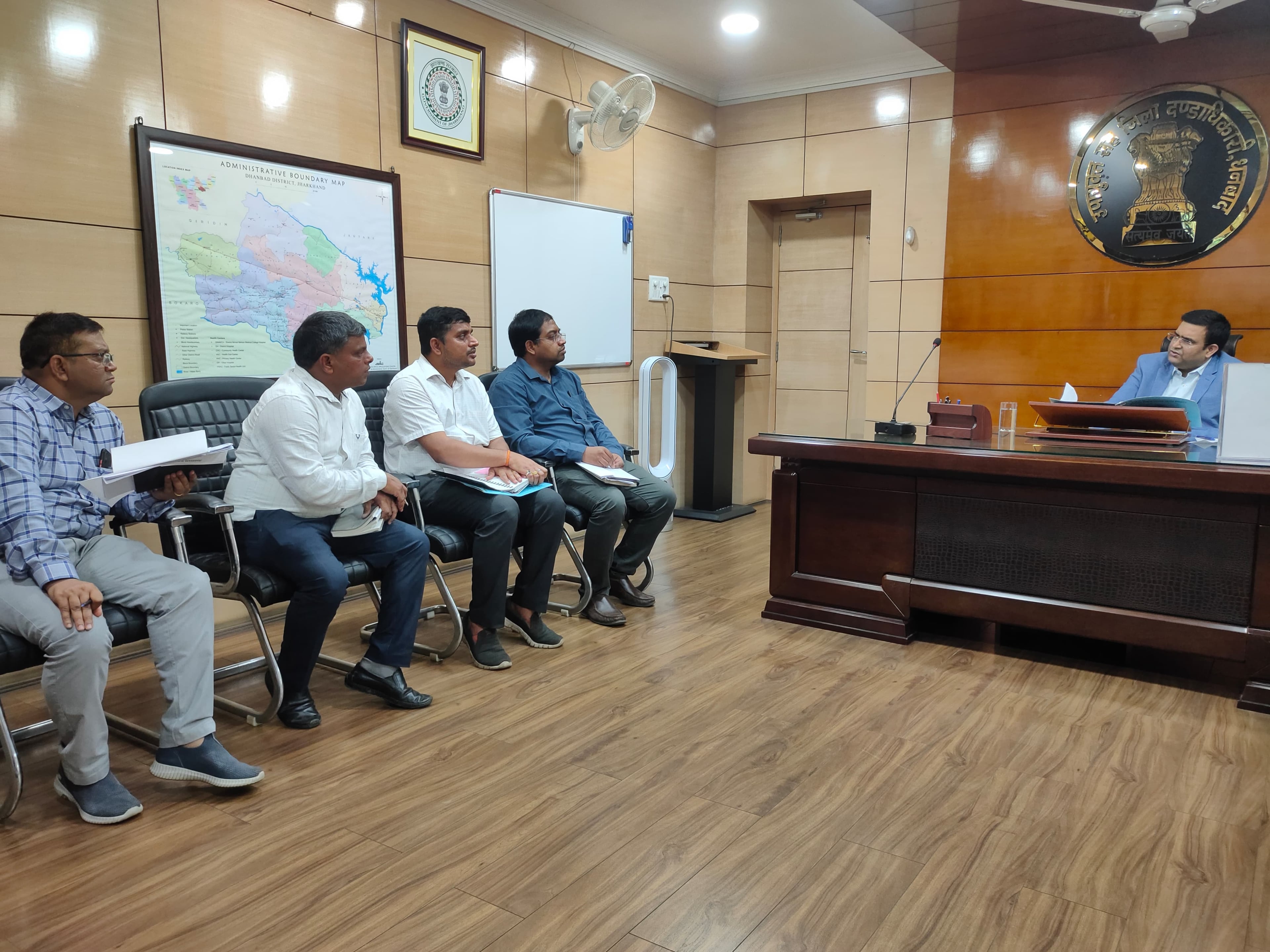 उपायुक्त का निर्देश -दुर्गा पूजा के पहले बिजली की परेशानियों का करें  समाधान