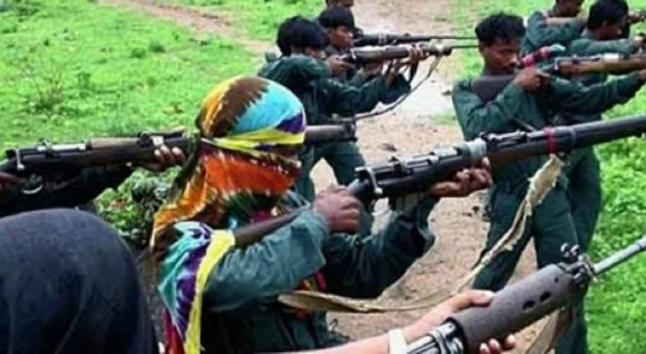 झारखंड में नक्सलियों का तांडव ! कहीं मुखबिरी के आरोप में निर्दोष की हत्या, तो कहीं निर्माण कार्य में आग लहराकर दर्ज करा रहे अपनी मौजूदगी