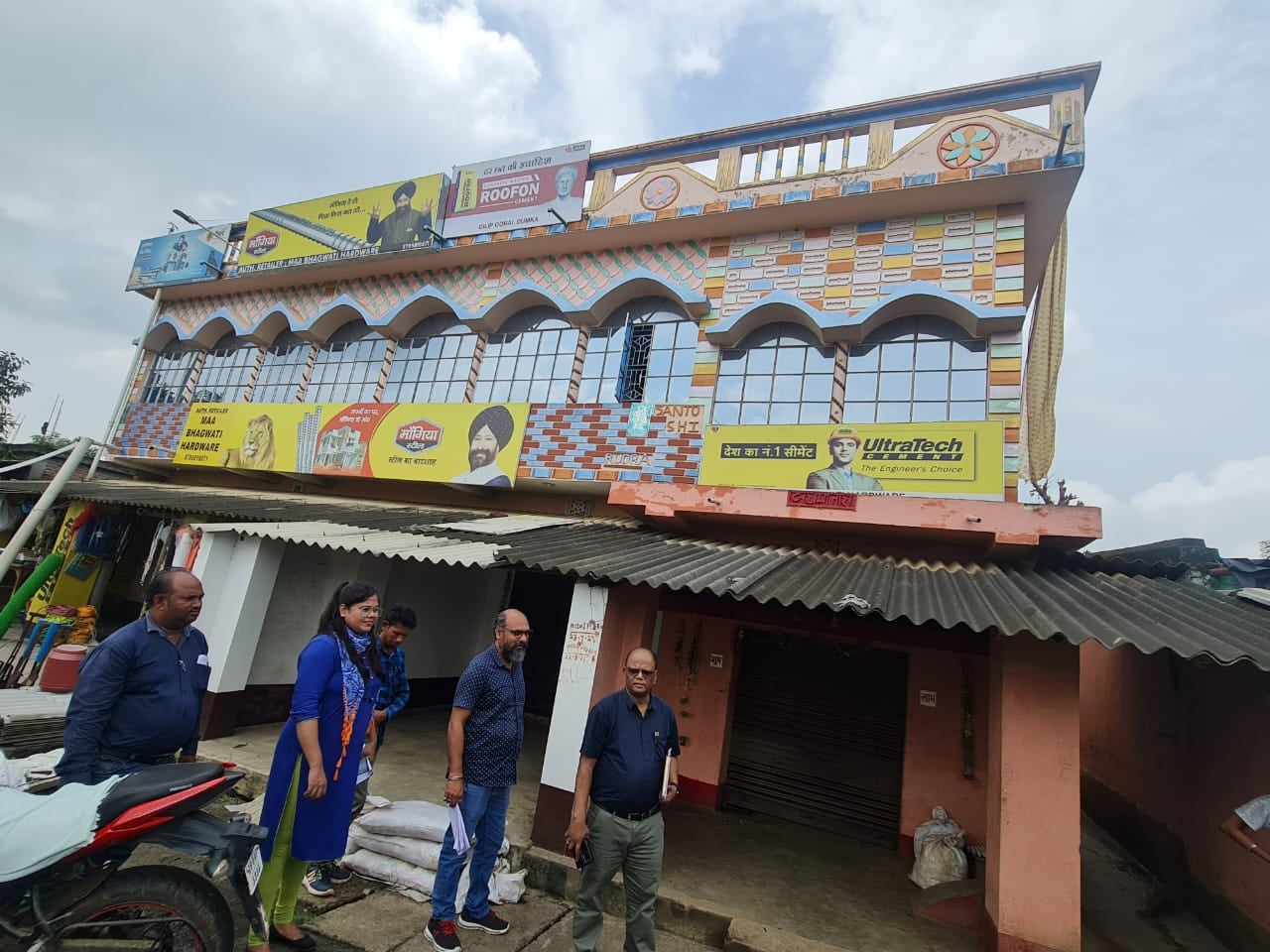 गरीबों का निवाला गटक रहे हैं अमीर, पीडीएस दुकानों से उठा रहे सरकारी राशन, जांच में हुआ खुलासा