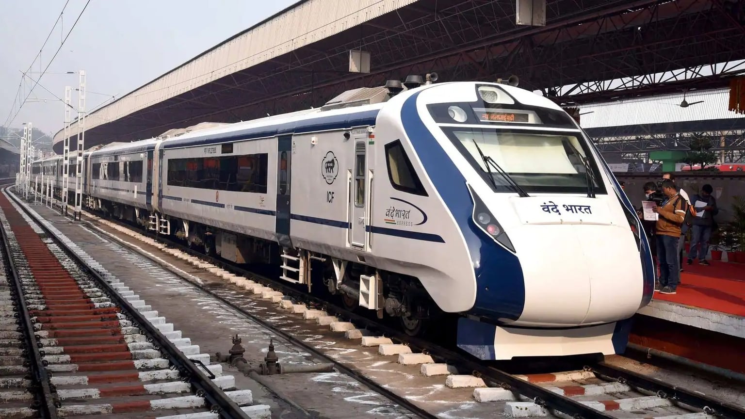 रेलवे बोर्ड  का नया फरमान :वंदे भारत एक्सप्रेस में करंट बुकिंग वालों को अब नहीं मिलेगा नॉनवेज