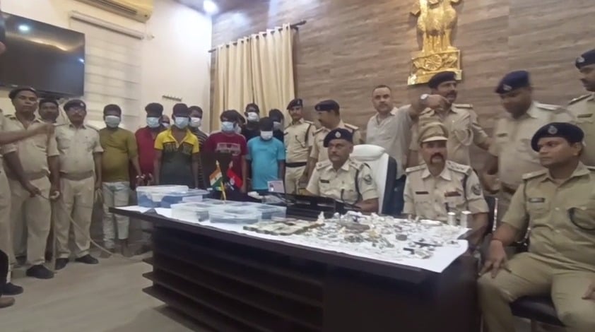 छिनतई गिरोह के 14 आरोपियों को पुलिस ने किया गिरफ्तार, उड़ीसा के रहने वाले थे सभी आरोपी