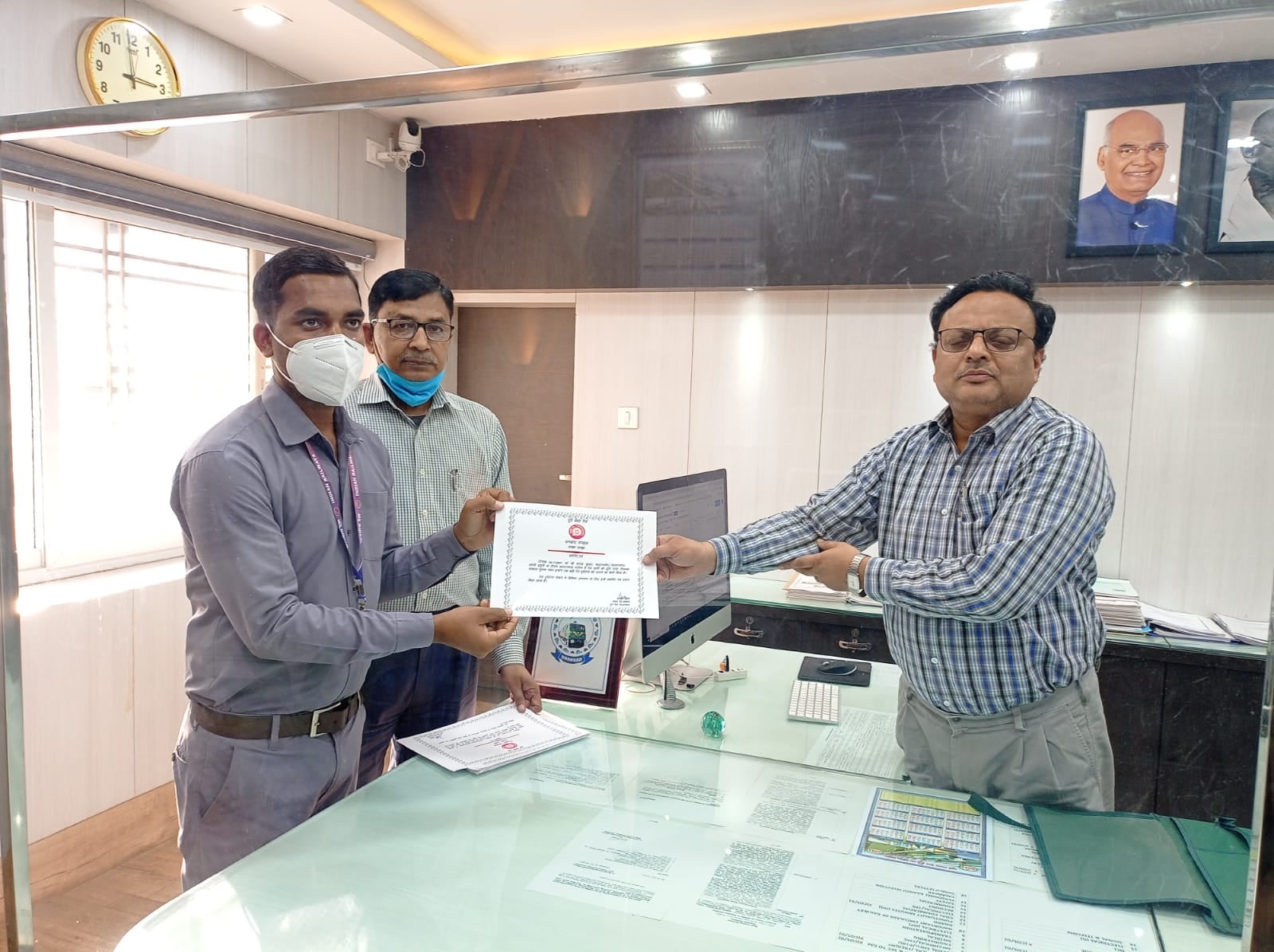 धनबाद में बेहतरीन काम के लिए 34 रेलकर्मियों को मिले अवार्ड