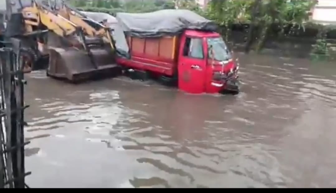 झारखंड  की आर्थिक राजधानी धनबाद की यह भी है एक तस्वीर ,जरा गौर से देखिये