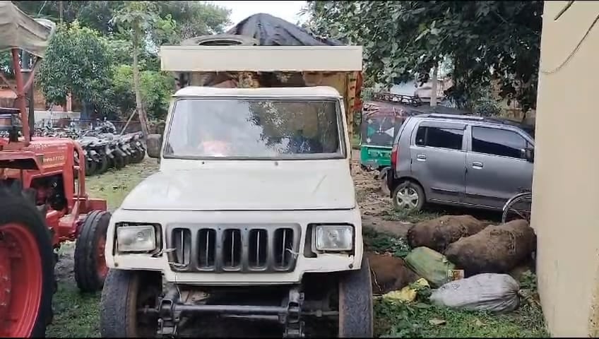 देवघर :-चितरा  पुलिस ने अवैध लकड़ी  से लदा वाहन किया जब्त, चालक गिरफ्तार