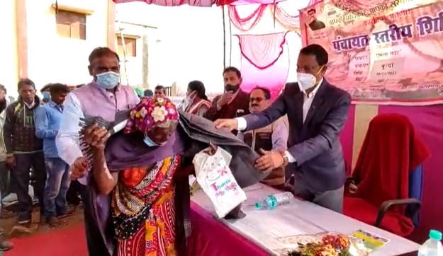 पेंशन मिलने में दिक्कत हो या राशन कार्ड की परेशानी, गुमला में हो रहा सबका ऑन स्पॉट समाधान