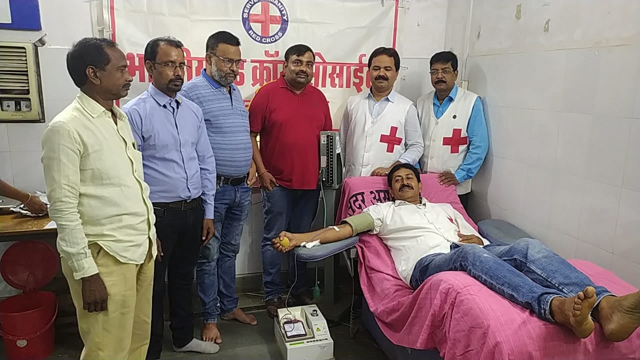 दुमका : महात्मा गांधी और लाल बहादुर शास्त्री के जयंती पर कार्यक्रमों की धूम, रक्तदान शिविर का किया गया आयोजन