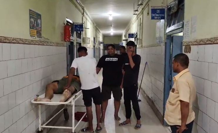 छपरा: जमीनी विवाद में कार सवार तीन भाइयों पर अपराधियों ने की ताबड़तोड़ फायरिंग, एक की मौत, दो जख्मी