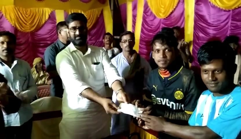 देवघर: मंत्री हाजी हुसैन अंसारी की याद में फुटबॉल प्रतियोगिता का आयोजन, तीन राज्यों के खिलाड़ियों ने लिया भाग