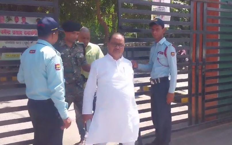 JDU ऑफिस में MLA गोपाल मंडल ने पत्रकारों से की गाली गलौज, क्या सीएम नीतीश ने अपने विधायकों को दे रखी है छूट?